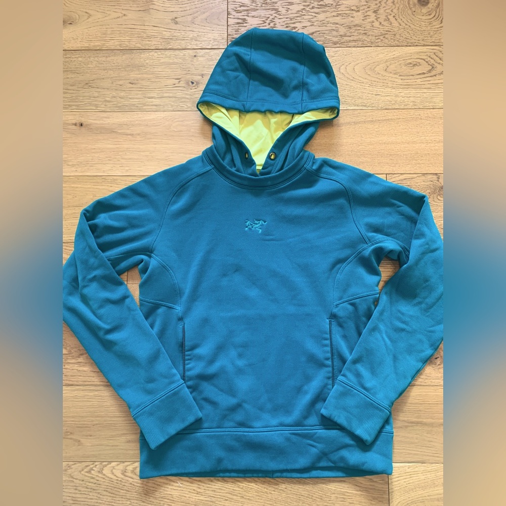 Arc’teryx bonded fleece hoodie. Colour is more of a teal green/ blue.